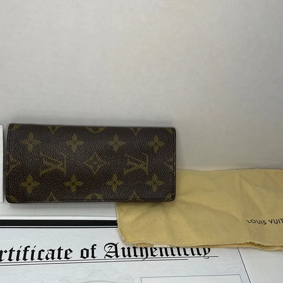 Authentic Louis Vuitton glasses case with lens cleaner and COA - Picture 1 of 9